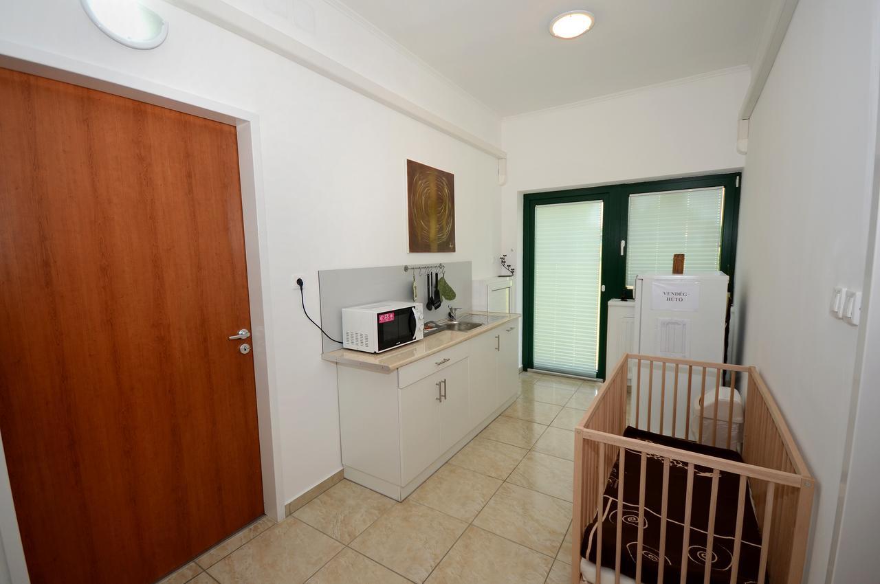 Szarszo Panzio Bed & Breakfast Balatonszarszo Dış mekan fotoğraf