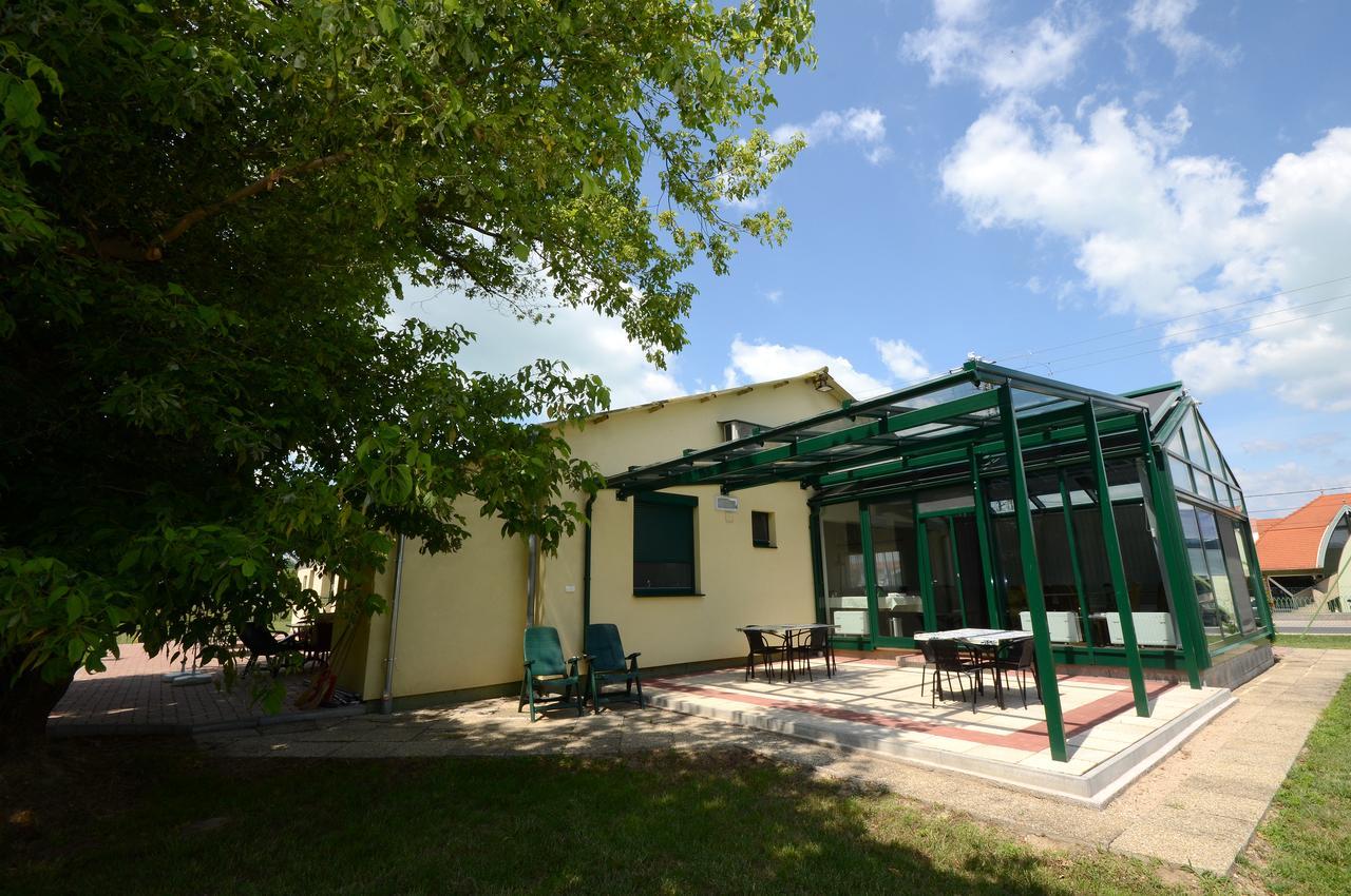 Szarszo Panzio Bed & Breakfast Balatonszarszo Dış mekan fotoğraf