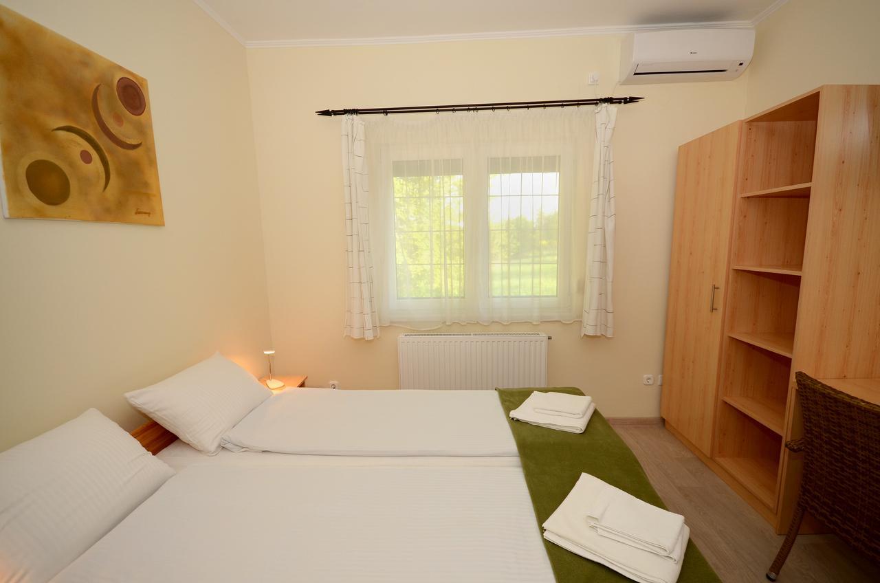 Szarszo Panzio Bed & Breakfast Balatonszarszo Dış mekan fotoğraf