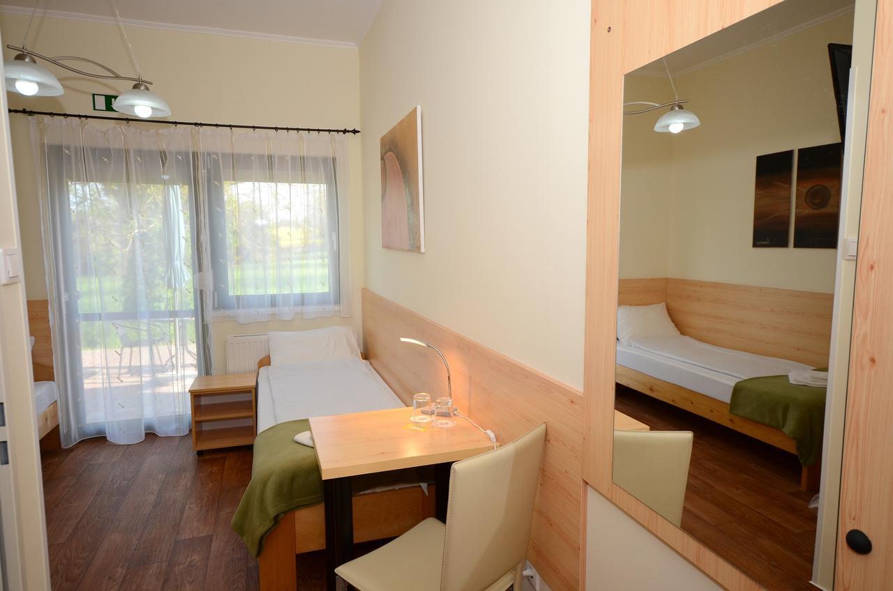 Szarszo Panzio Bed & Breakfast Balatonszarszo Dış mekan fotoğraf