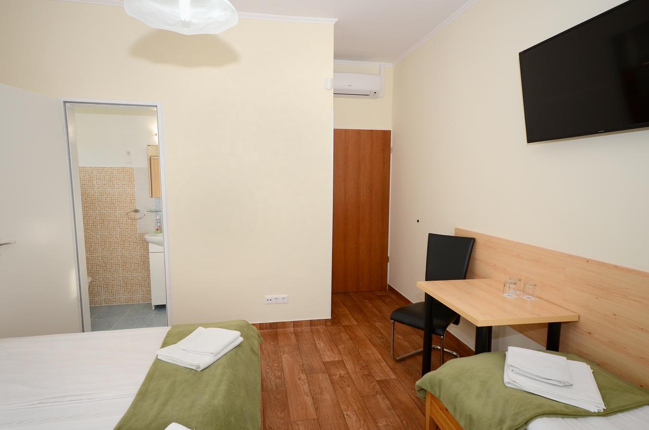 Szarszo Panzio Bed & Breakfast Balatonszarszo Dış mekan fotoğraf
