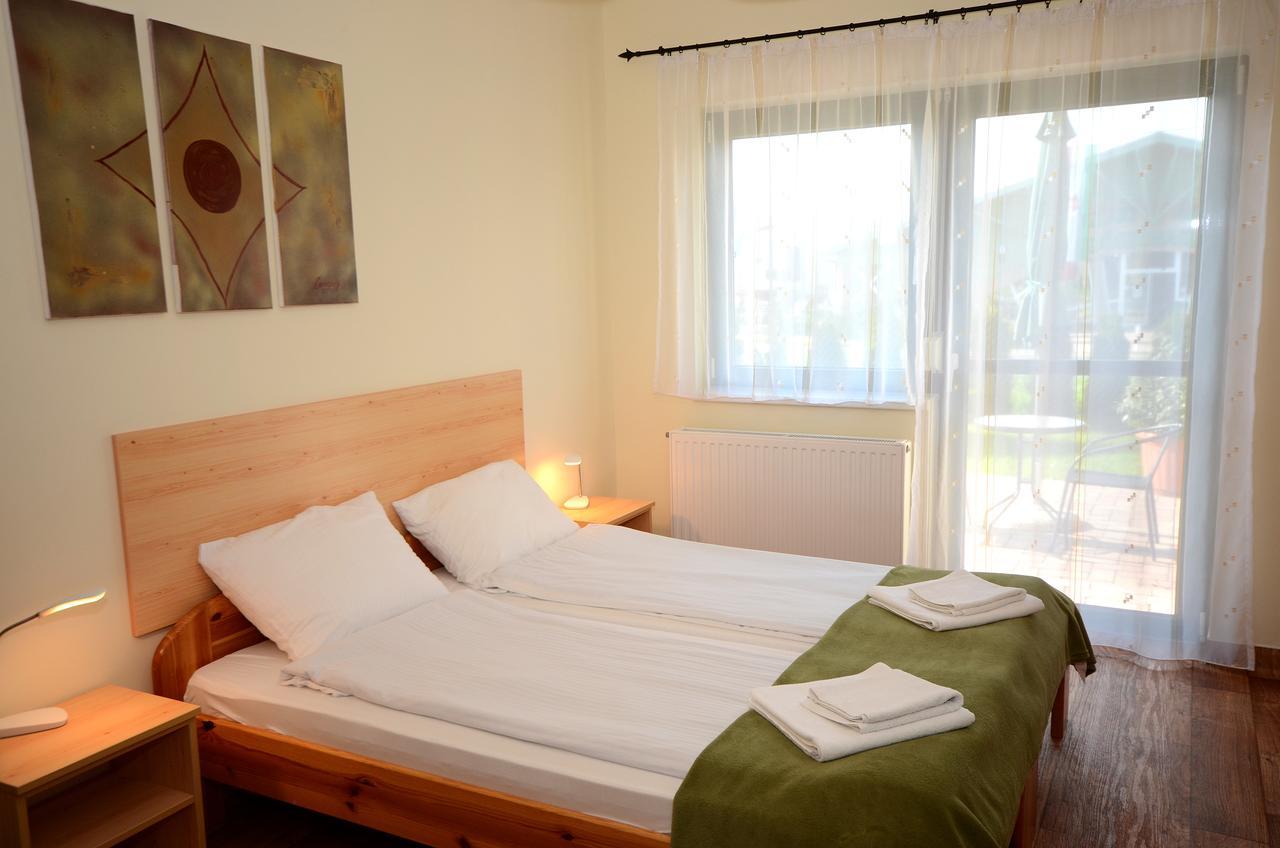 Szarszo Panzio Bed & Breakfast Balatonszarszo Dış mekan fotoğraf