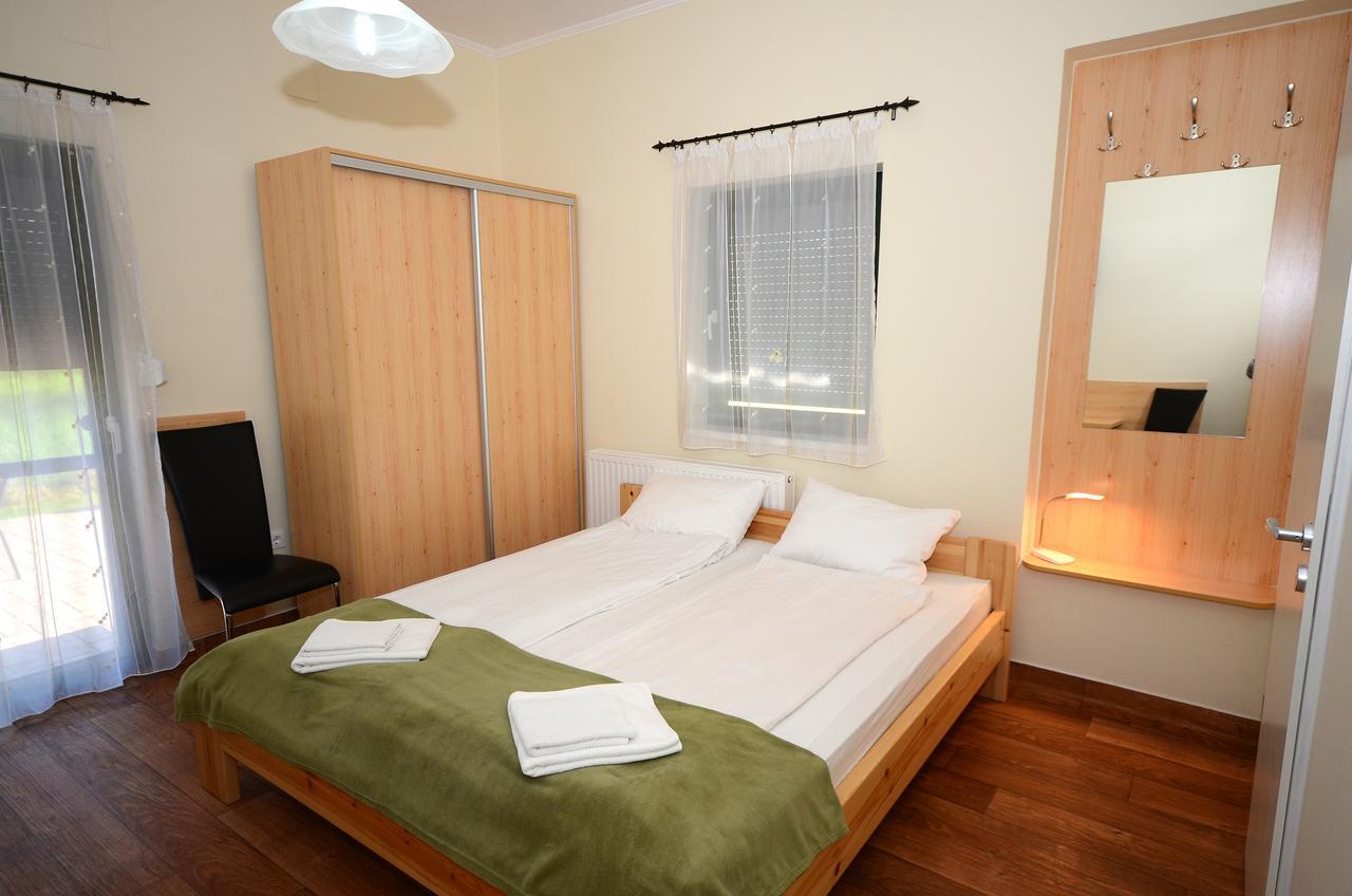 Szarszo Panzio Bed & Breakfast Balatonszarszo Dış mekan fotoğraf