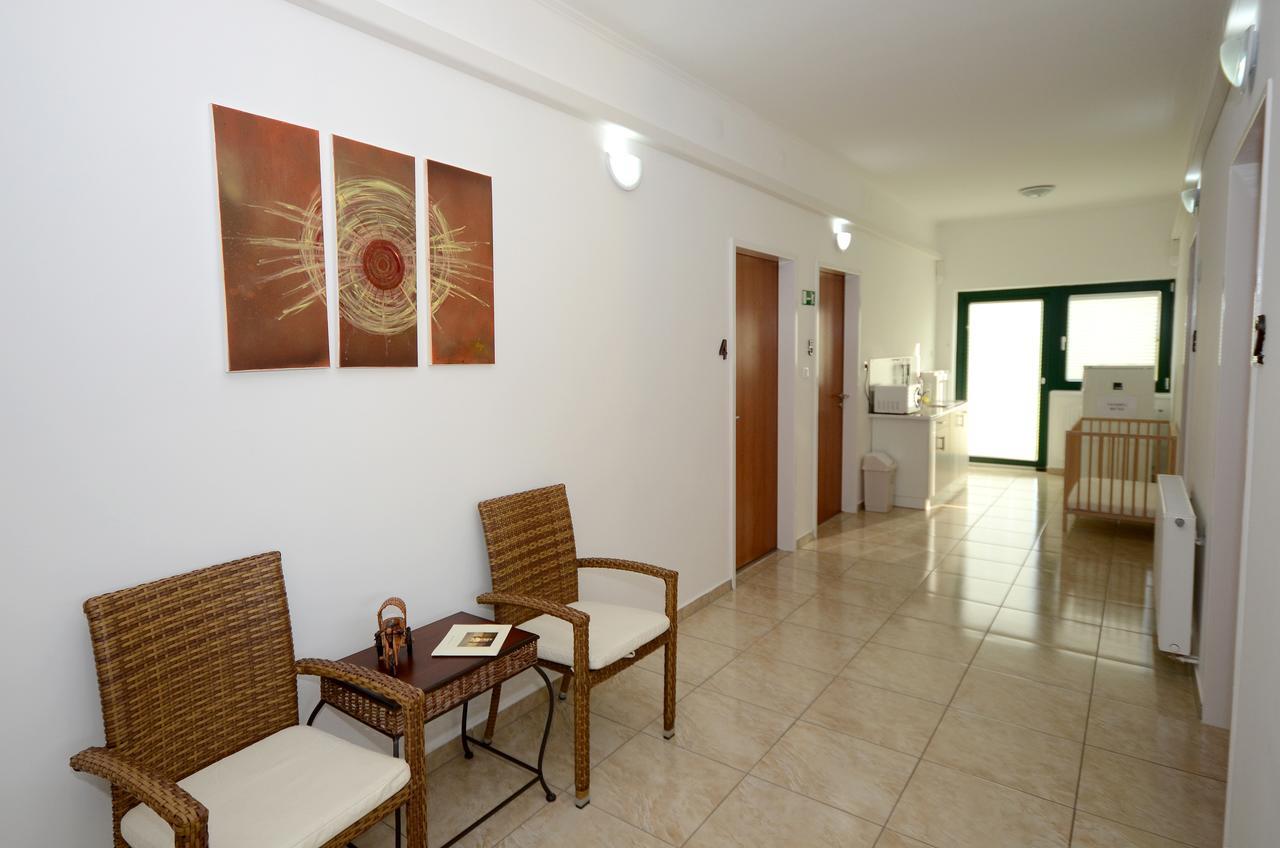 Szarszo Panzio Bed & Breakfast Balatonszarszo Dış mekan fotoğraf