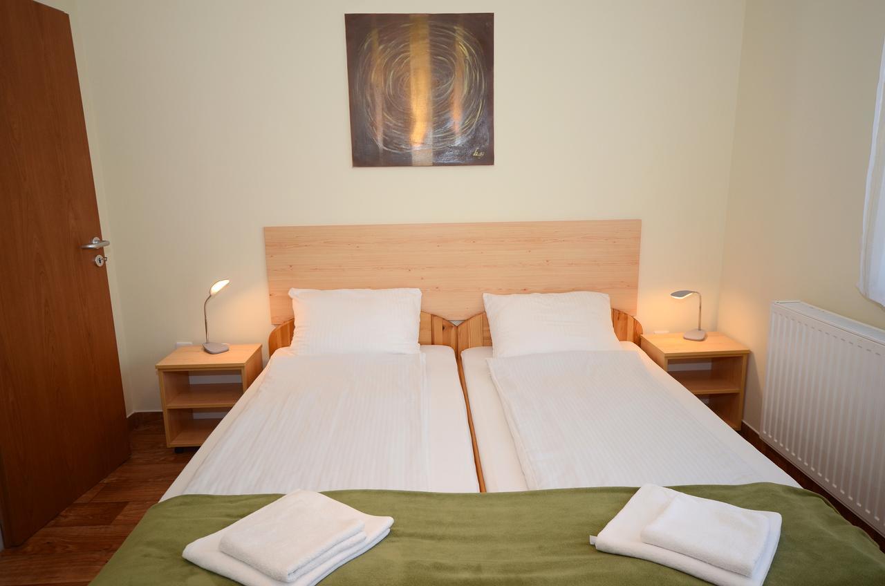 Szarszo Panzio Bed & Breakfast Balatonszarszo Dış mekan fotoğraf