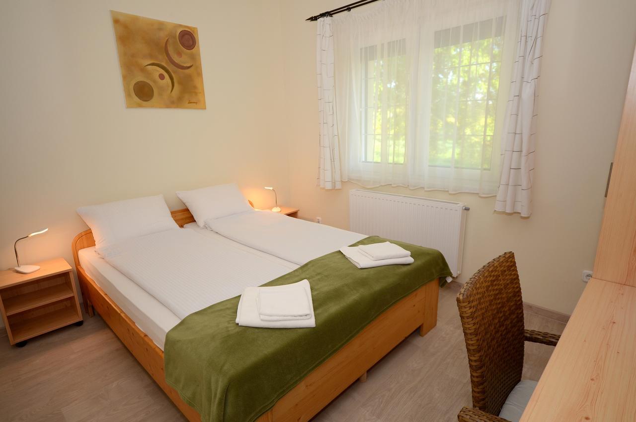 Szarszo Panzio Bed & Breakfast Balatonszarszo Dış mekan fotoğraf