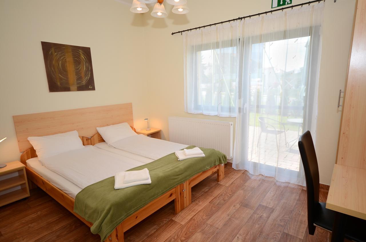 Szarszo Panzio Bed & Breakfast Balatonszarszo Dış mekan fotoğraf