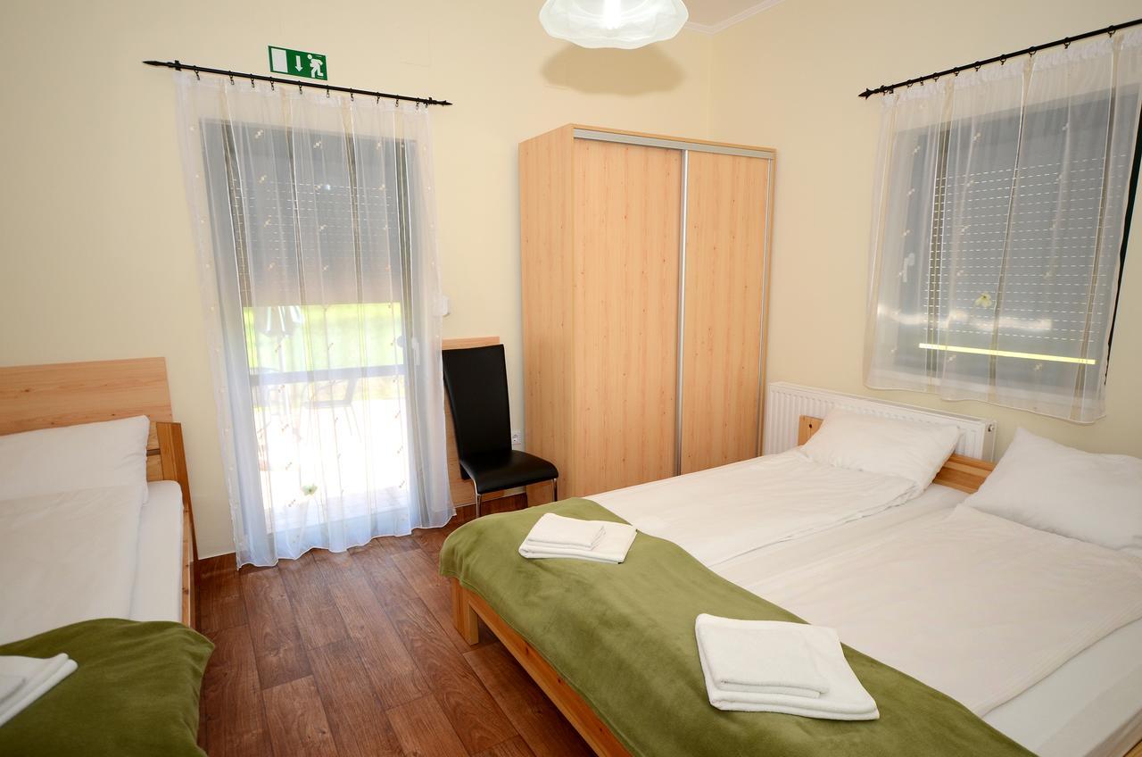 Szarszo Panzio Bed & Breakfast Balatonszarszo Dış mekan fotoğraf